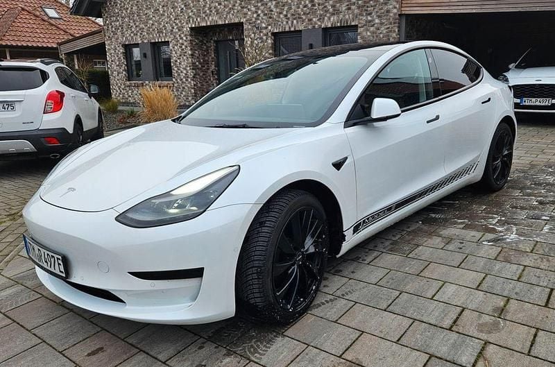 Gebraucht Tesla Model 3 Standard Range Plus 239 kW (325 PS) 2021 Weiß Limousine