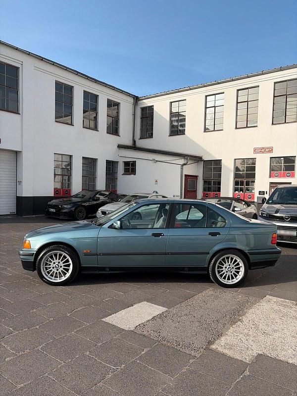 Gebraucht BMW 320 150 PS (110 kW) 1996 Grün Limousine