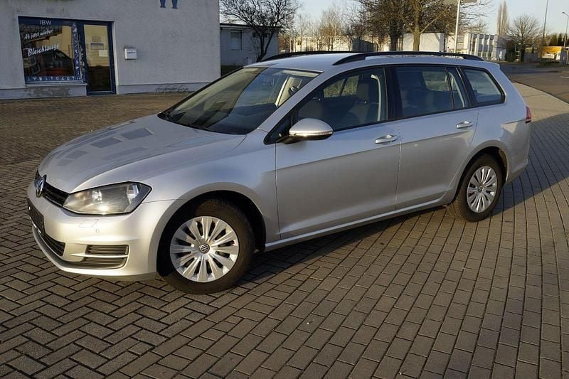 Silber Gebraucht 2015 VW Golf VII Trendline Kombi | 6.499 € (Guter Preis) - Bild 1/4