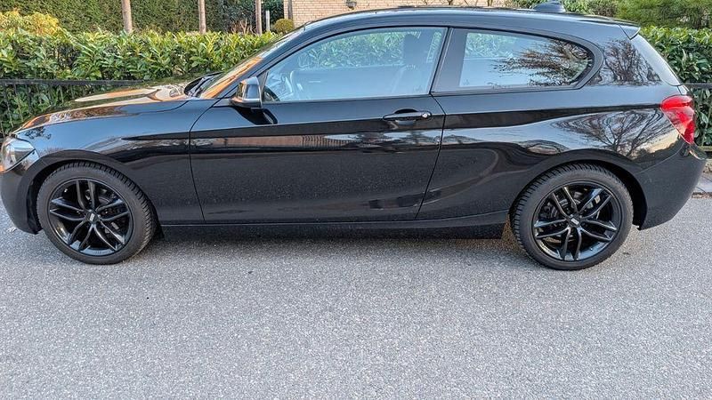 Gebraucht BMW 114 102 PS (75 kW) 2014 Schwarz Kleinwagen