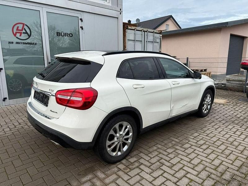Gebraucht Mercedes GLA200 136 PS (100 kW) 2014 Weiß SUV