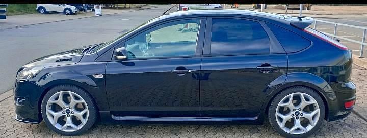 Schwarz Gebraucht 2010 Ford Focus ST Limousine | 7.200 € (Fairer Preis) - Bild 1/4