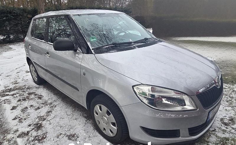 Gebraucht Skoda Fabia 60 PS (44 kW) 2011 Silber Kleinwagen