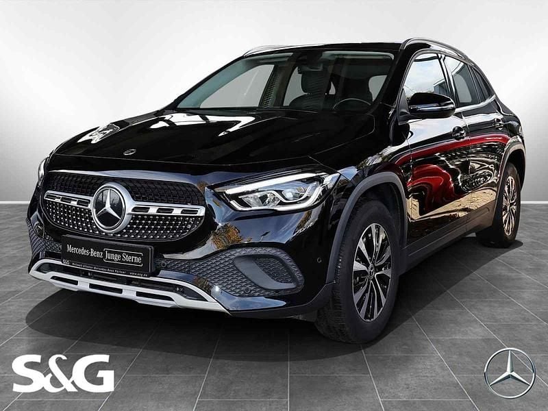 Unilack nachtschwarz Gebraucht 2021 Mercedes GLA250 Style SUV | 31.990 € (Guter Preis) - Bild 1/4