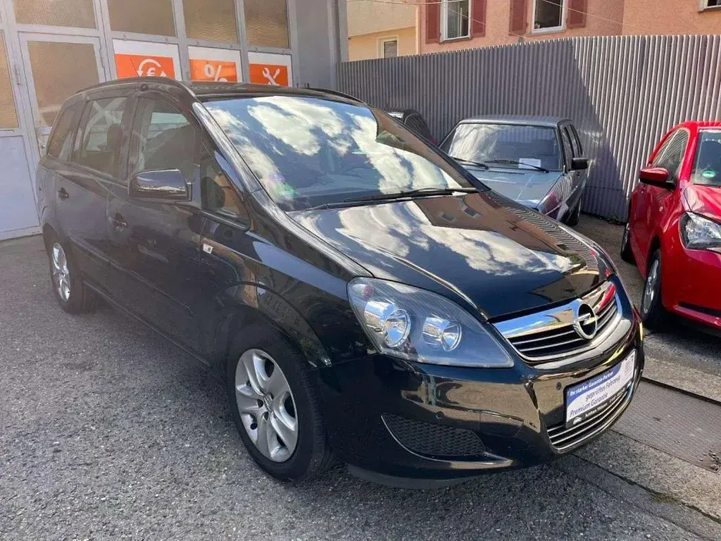 Gebraucht Opel Zafira Family 140 PS (102 kW) 2012 Schwarz Van / Kleinbus