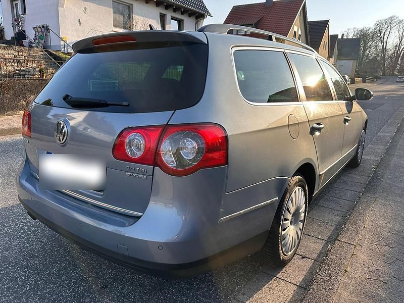 Gebraucht VW Passat 140 PS (102 kW) 2009 Blau Kombi