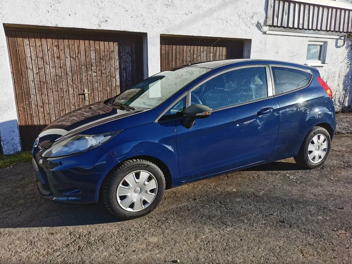 Gebraucht Ford Fiesta 60 PS (44 kW) 2010 Blau Kleinwagen