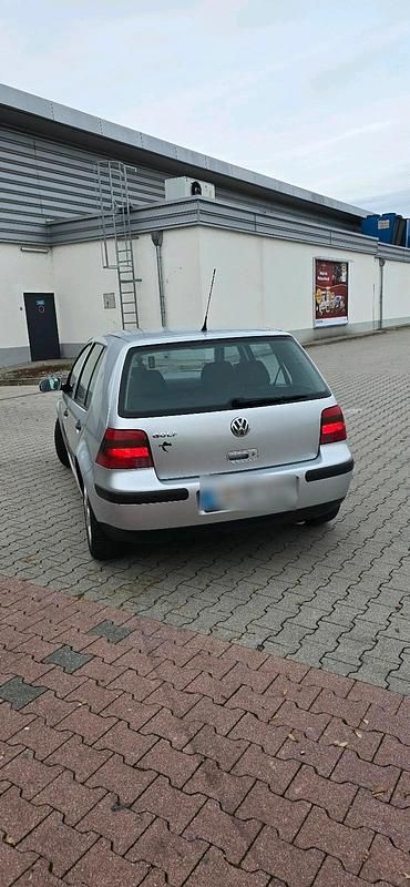 Gebraucht 2002 VW Golf IV Kleinwagen | 1.700 € (Fairer Preis) - Bild 1/4
