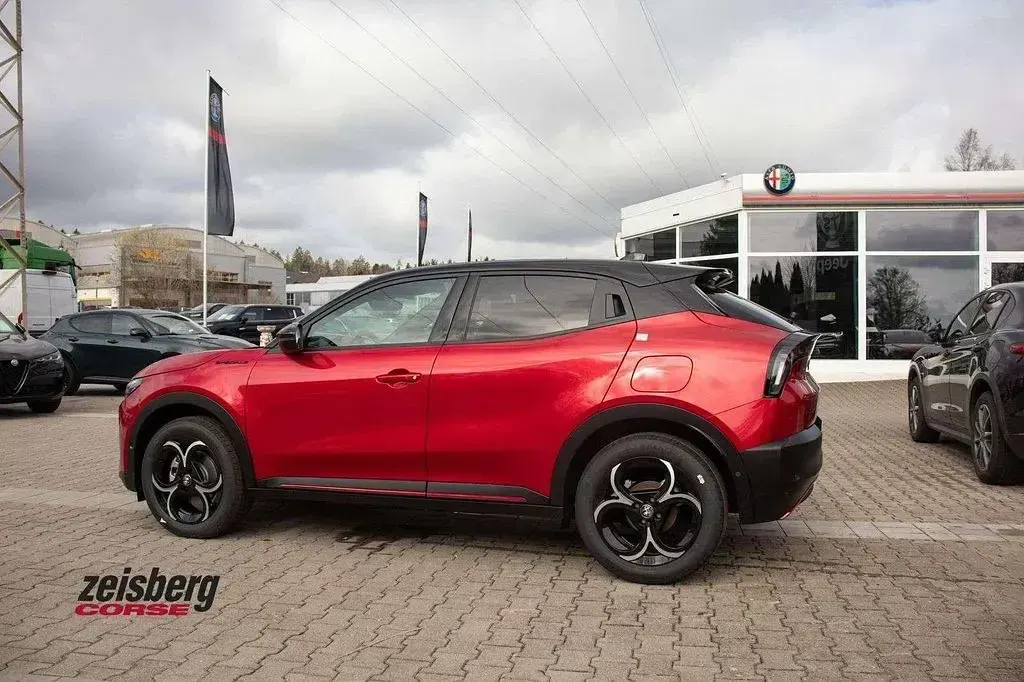 Neu Alfa Romeo Junior Edizione Speciale 145 PS (106 kW) 2026 Rot SUV
