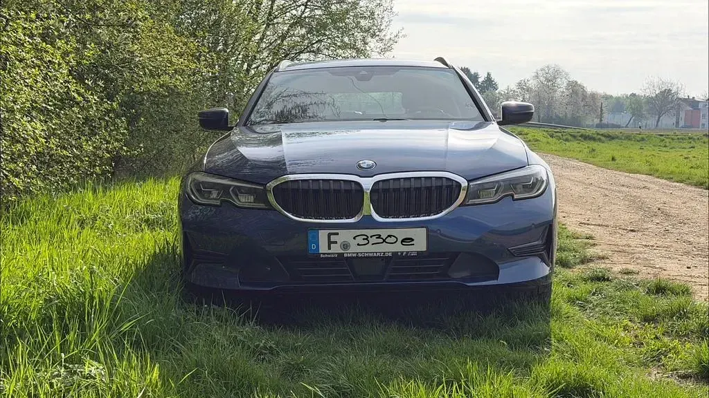 Gebraucht BMW 330e 292 PS (214 kW) 2021 Blau Kombi