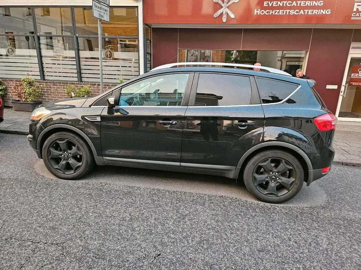 Gebraucht Ford Kuga 200 PS (147 kW) 2009 Schwarz SUV