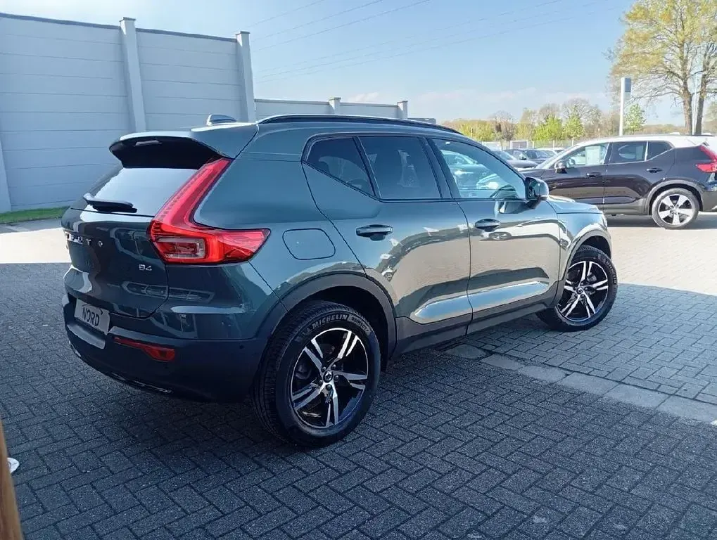 Occasion Volvo XC40 Plus 197 ch (144 kW) 2025 Forest lake / metallic SUV
