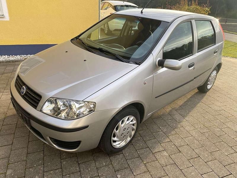 Silber Gebraucht 2004 Fiat Punto Dynamic Limousine | 1.550 € (Fairer Preis) - Bild 1/4