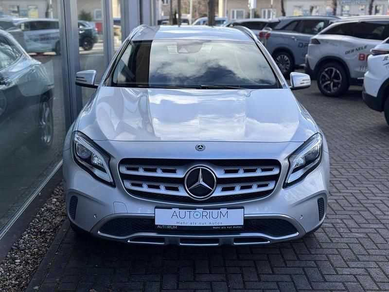 Gebraucht Mercedes GLA180 122 PS (89 kW) 2019 Iridiumsilber SUV