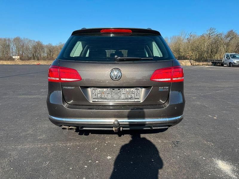 Gebraucht VW Passat Comfortline 140 PS (102 kW) 2014 Schwarz Limousine