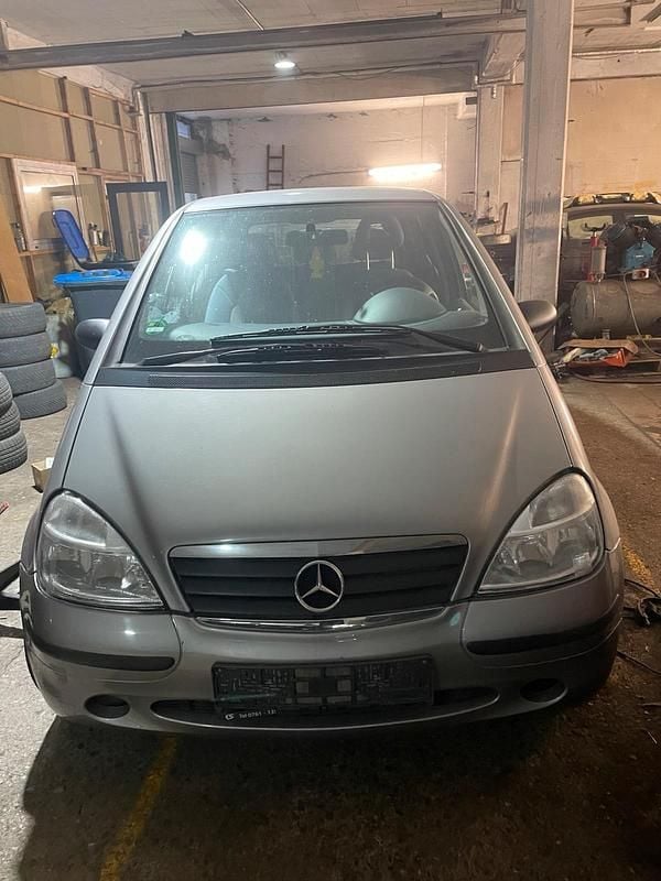 Silber Gebraucht 1999 Mercedes A140 Kleinwagen | 1.850 € (Fairer Preis) - Bild 1/4