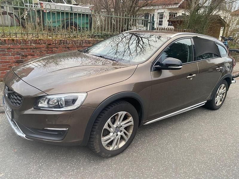 Gebraucht Volvo V60 CC 150 PS (110 kW) 2016 Braun Kombi