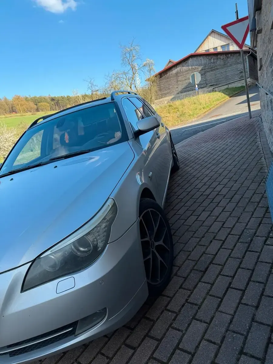 Gebraucht BMW 525 197 PS (144 kW) 2009 Silber Kombi