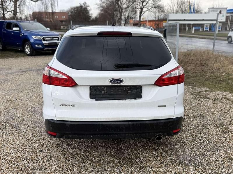 Gebraucht Ford Focus Titanium 150 PS (110 kW) 2013 Weiß Kombi