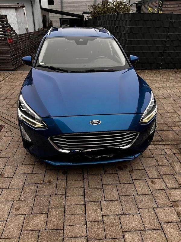 Blau Gebraucht 2018 Ford Focus Cool & Connect Kombi | 12.900 € (Fairer Preis) - Bild 1/4