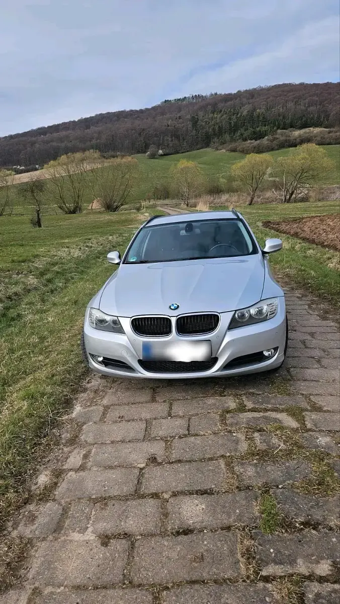 Brugt BMW 318 143 HK (105 kW) 2011 Sølv Stationcar