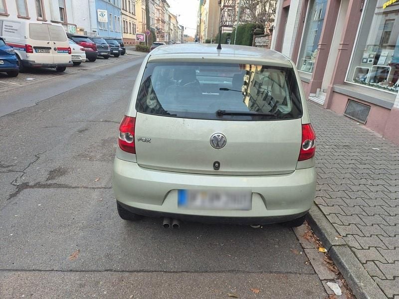 Second-hand VW Fox Style 60 CP (44 kW) 2011 Verde Hatchback