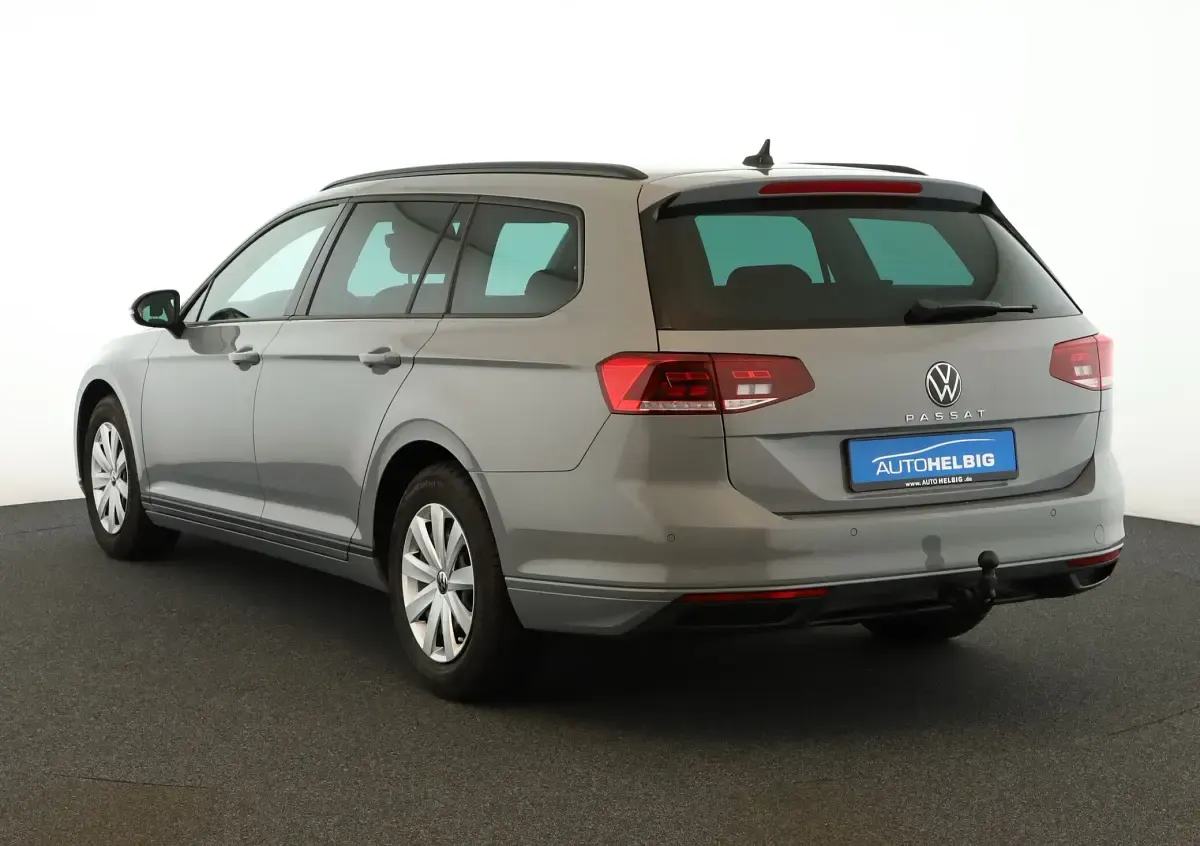 Gebraucht VW Passat 150 PS (110 kW) 2023 Mondsteingrau Kombi
