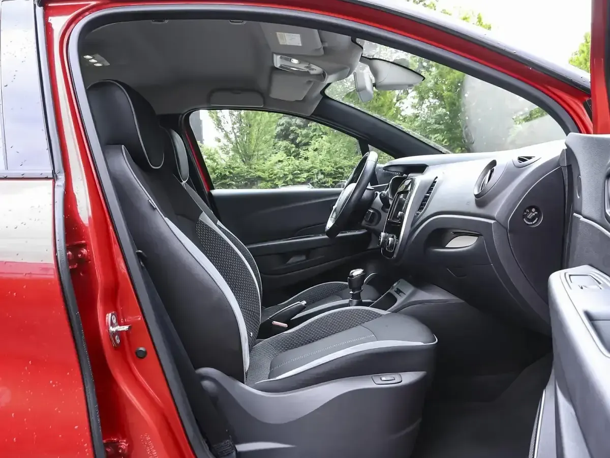 Używany Renault Captur Bose Edition 150 KM (110 kW) 2019 Czerwony SUV