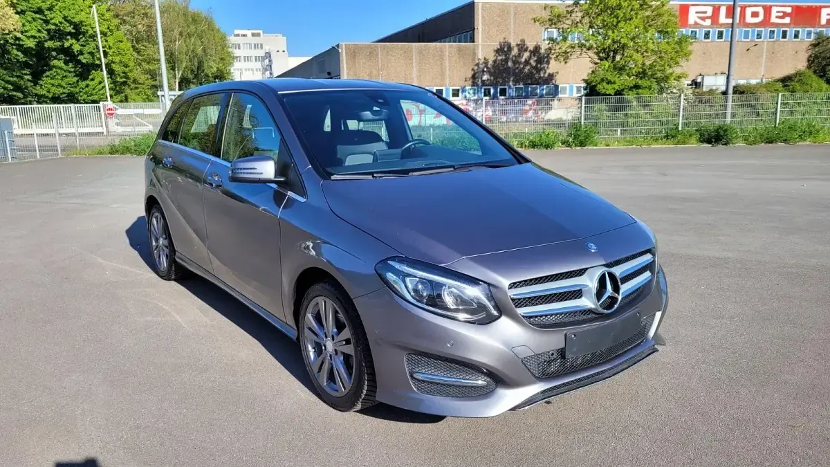 Gebraucht Mercedes B200 136 PS (100 kW) 2016 Mountaingrau Kleinwagen