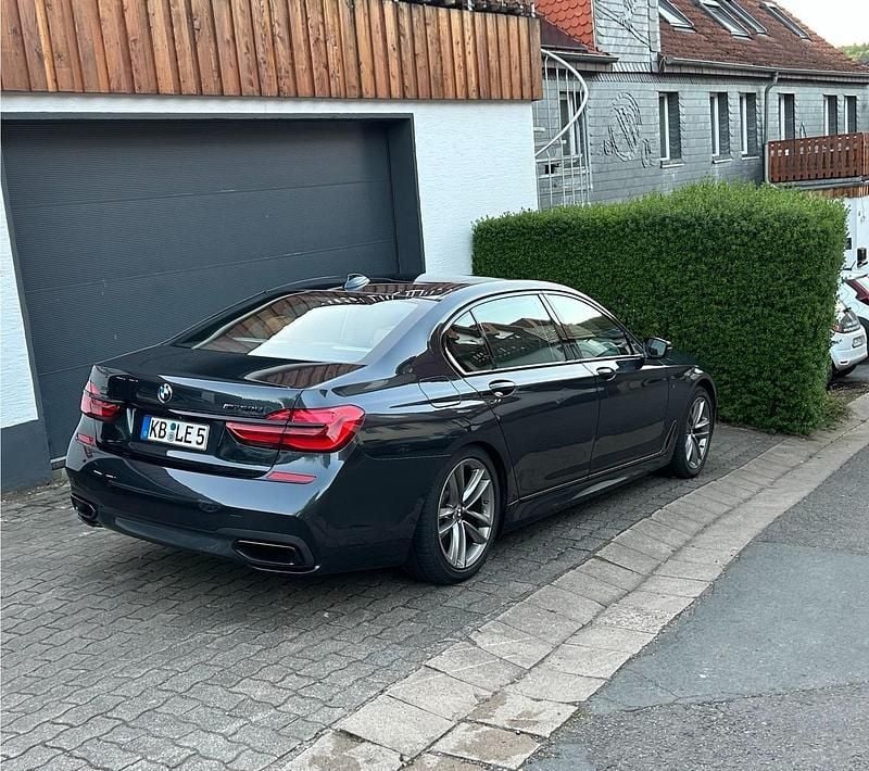 Andere außenfarben Gebraucht 2015 BMW 750L Limousine | 25.000 € (Fairer Preis) - Bild 1/4