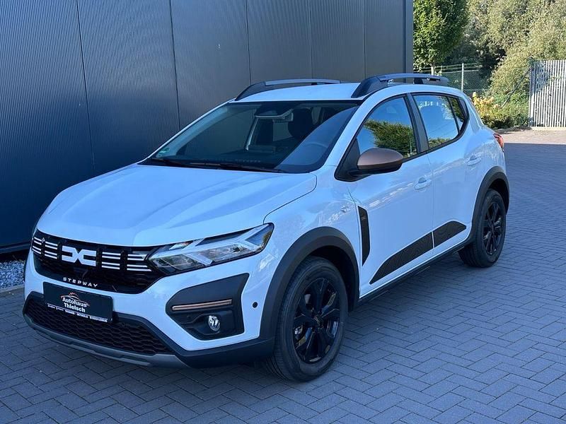 Weiß Gebraucht 2024 Dacia Sandero Expression Kleinwagen | 17.990 € (Fairer Preis) - Bild 1/4