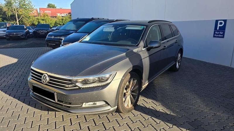 Grau Gebraucht 2016 VW Passat Kombi | 11.988 € (Superpreis) - Bild 1/4