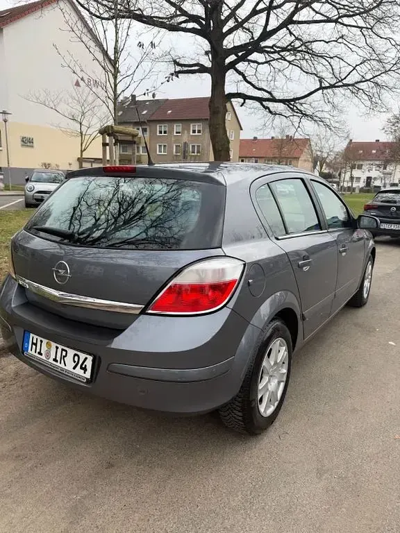 Gebraucht Opel Astra 90 PS (66 kW) 2004 Grau Limousine