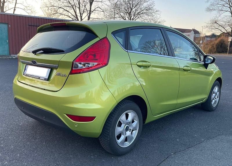 Gebraucht Ford Fiesta Titanium 82 PS (60 kW) 2010 Grün Kleinwagen