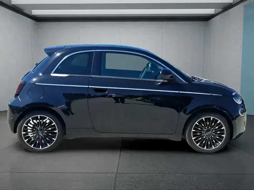 Gebraucht Fiat 500e La Prima 86 kW (118 PS) 2022 Schwarz Kleinwagen
