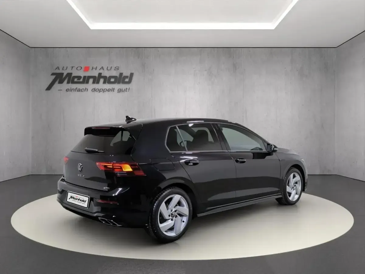 Gebraucht VW Golf VIII R-line 131 PS (96 kW) 2024 Schwarz Limousine