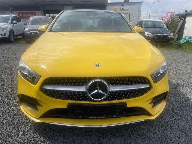 Beryllblau Gebraucht 2020 Mercedes A180 AMG line Limousine | 23.390 € (Teuer) - Bild 1/1