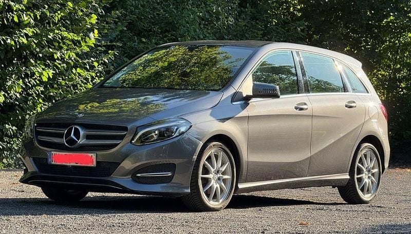 Grau Gebraucht 2015 Mercedes B200 Urban Van / Kleinbus | 16.400 € (Fairer Preis) - Bild 1/4