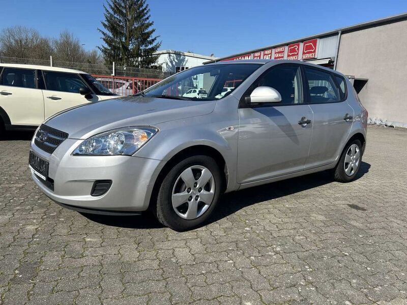 Silber Gebraucht 2009 Kia Ceed LX Limousine | 1.390 € (Superpreis) - Bild 1/4