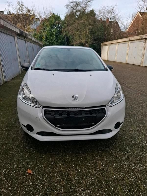 Weiß Gebraucht 2012 Peugeot 208 Kleinwagen | 3.500 € (Fairer Preis) - Bild 1/4