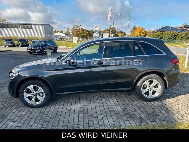 Gebraucht Mercedes GLC300e 194 PS (142 kW) 2022 Grau SUV