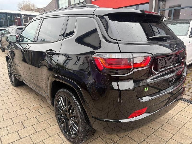Second-hand Jeep Compass 131 CP (96 kW) 2023 Negru SUV