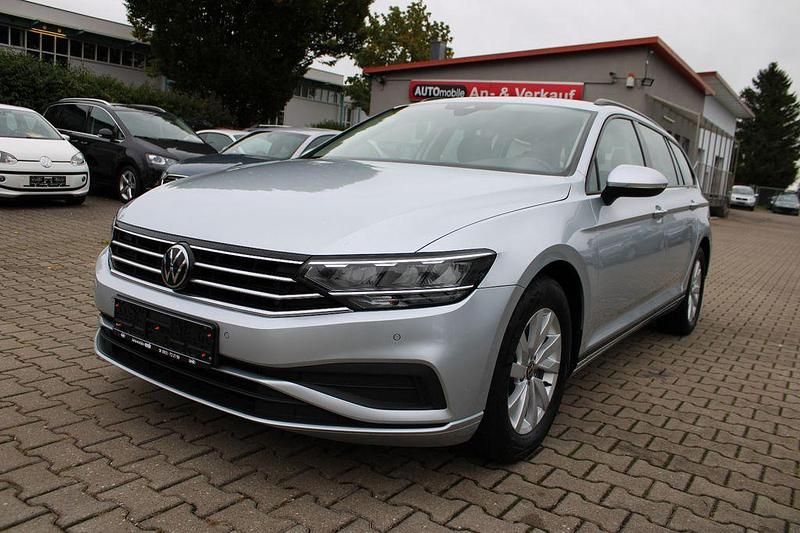 Silber Gebraucht 2022 VW Passat Kombi | 18.490 € (Fairer Preis) - Bild 1/4