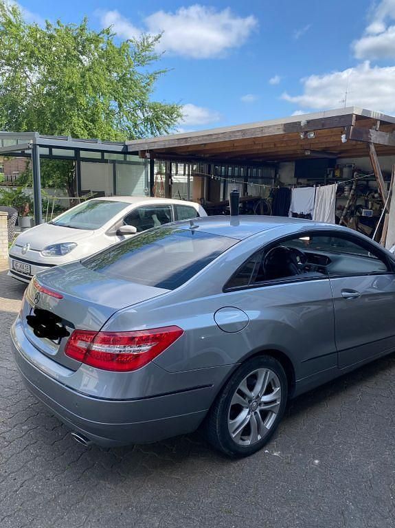 Gebraucht Mercedes E350 Avantgarde 231 PS (169 kW) 2010 Grau Coupé