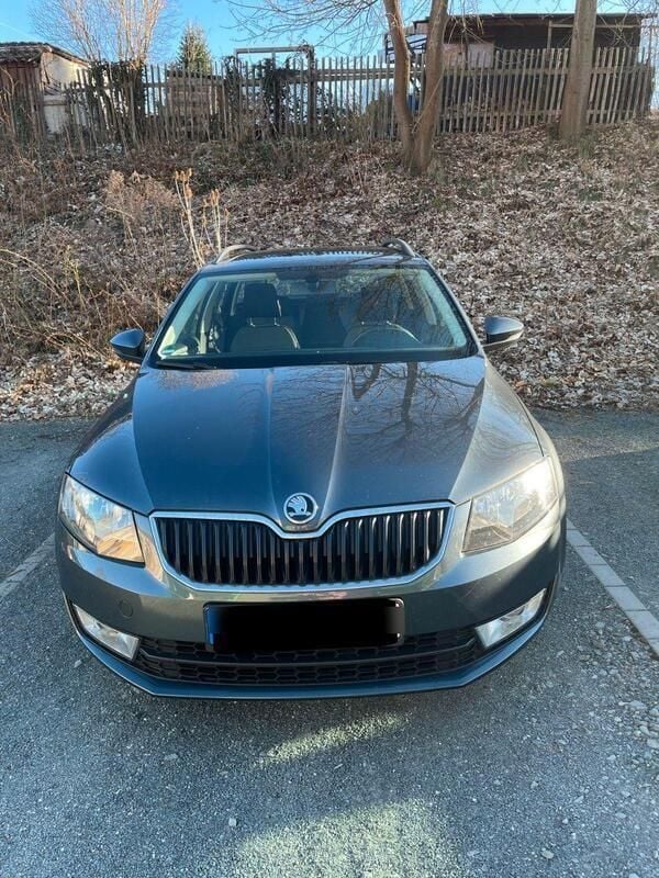 Grau Gebraucht 2015 Skoda Octavia Ambition Kombi | 7.000 € (Guter Preis) - Bild 1/4
