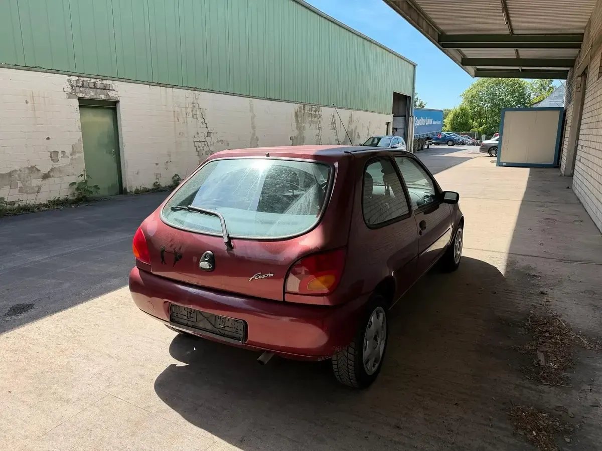 Używany Ford Fiesta 60 KM (44 kW) 1997 Czerwony Hatchback
