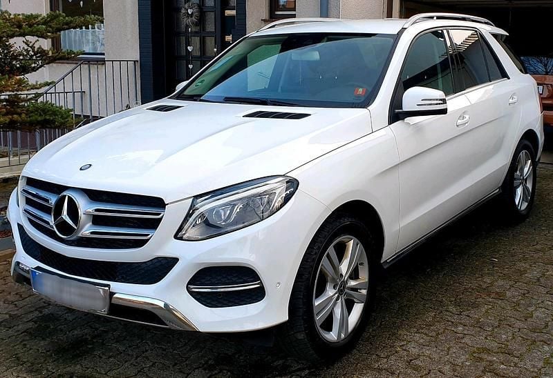 Weiß Gebraucht 2016 Mercedes GLE250 AMG line SUV | 26.499 € (Guter Preis) - Bild 1/4