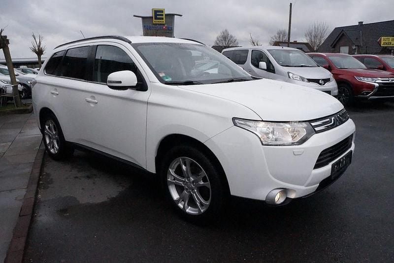 Gebraucht Mitsubishi Outlander Intense 150 PS (110 kW) 2012 Weiß SUV