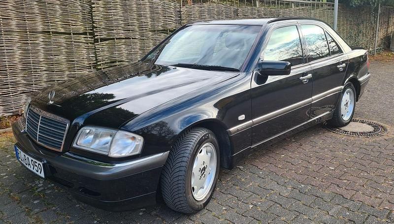 Schwarz Gebraucht 1999 Mercedes C240 Elegance Limousine | 4.500 € (Fairer Preis) - Bild 1/4