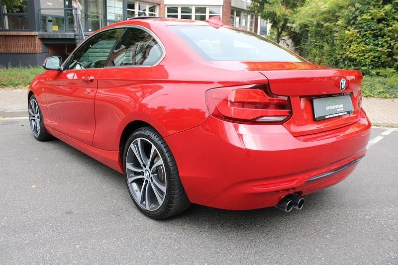 Gebraucht BMW 230 Sport Line 252 PS (185 kW) 2018 Melbourne rot metallic Coupé